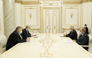 PM Pashinyan receives Deputy Prime Minister of Russia Alexei Overchuk
