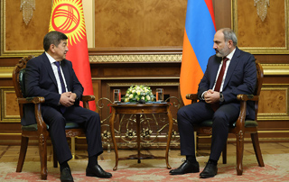 Никол Пашинян провел встречу с премьер-министром Кыргызстана