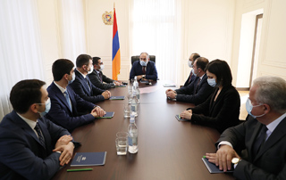Prime Minister introduced the newly appointed head of the State Control Service Romanos Petrosyan to the staff
