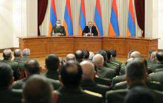 Во вновь формируемой среде СНБ должна повышать эффективность своей деятельности: премьер-министр поздравил сотрудников СНБ с профессиональным праздником