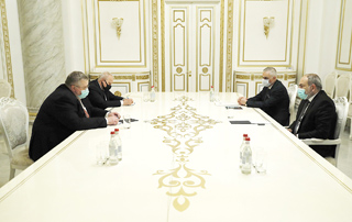 Le Premier ministre Pashinyan a reçu le Vice-Premier ministre de la Fédération de Russie