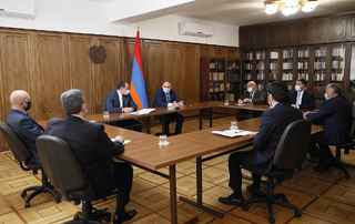 Премьер-министр Пашинян посетил Конституционный суд