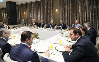 The Prime Minister had a working dinner with the heads of banks