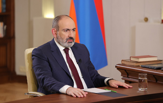 Le Premier ministre Pashinyan répond aux questions des médias et des représentants des ONG