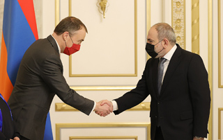 PM Pashinyan receives Toivo Klaar
