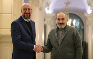 Nikol Pashinyan, Charles Michel hold informal meeting in Paris 