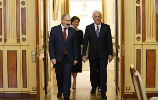 Վարչապետը տիկնոջ հետ հյուրընկալվել է նախագահական նստավայրում