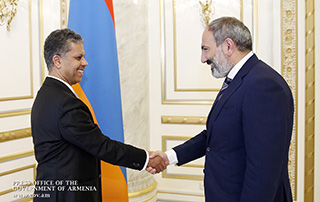 Le Premier ministre a reçu l'Ambassadeur extraordinaire et plénipotentiaire des Émirats arabes unis en Arménie