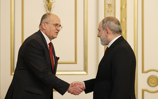 Le Premier ministre Pashinyan a rencontré le Président en exercice de l'OSCE, le ministre polonais des Affaires étrangères, Zbigniew Rau