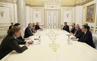 Le Premier ministre Pashinyan a rencontré une délégation dirigée par le chef du groupe d'amitié Arménie-Grande-Bretagne du Parlement britannique