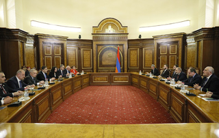 Премьер-министр Пашинян принял делегацию во главе с председателем парламента Грузии Шалвой Папуашвили