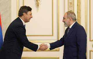 The Prime Minister receives the Executive Director of Corporación América Airports