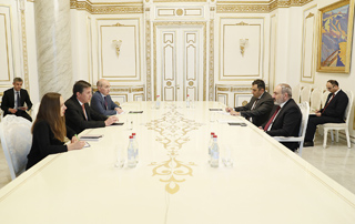 Премьер-министр Пашинян принял французского сопредседателя Минской группы ОБСЕ Брайса Рокфея