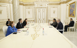 Le Premier ministre a reçu le Coprésident américain du groupe de Minsk de l'OSCE, Andrew Shaffer 