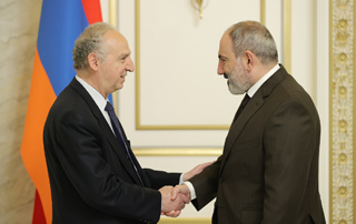 Премьер-министр Пашинян принял председателя Союза армянских евангелистских церквей Евразии Рене Левоняна