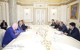 Prime Minister Pashinyan receives EDB Board Chairman Andrey Belianianov