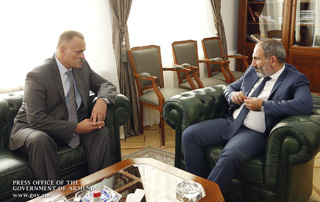 Nikol Pashinyan a  reçu le Directeur Général de la Société  “Chemin de fer du Caucase du Sud”, Sergey Valko