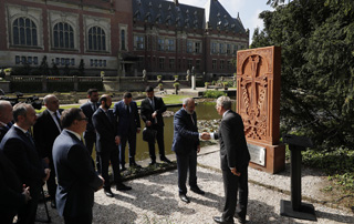 Inauguration du khachkar arménien au Palais de la Paix à La Haye dans le cadre de la visite du Premier ministre Pashinyan