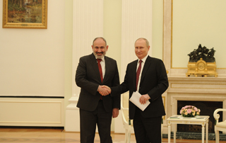 Nikol Pashinyan, Vladimir Putin hold private conversation