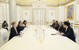 Премьер-министр Пашинян принял исполнительного директора Международного альянса по защите наследия в зонах конфликтов
