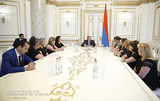 Վարչապետն ընդունել է ապրիլյան քառօրյա պատերազմում զոհված զինծառայողների ընտանիքների անդամներին