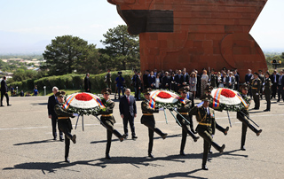 Le Premier ministre a rendu hommage à la mémoire des Héros de la bataille de Sardarapat