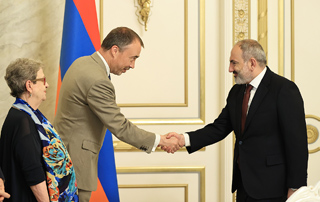 Премьер-министр Пашинян принял специального представителя ЕС по вопросам Южного Кавказа и кризиса в Грузии