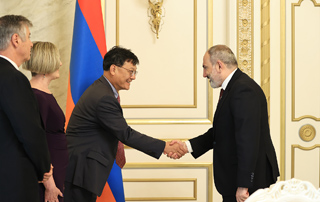 Le Premier ministre Pashinyan a reçu le Vice-président de la BAD 