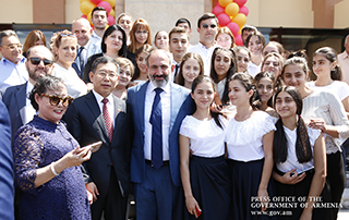 "Le lancement  de l'Ecole de l'amitié arméno-chinoise  devrait symboliser l'ouverture d'une nouvelle page plus effective,  plus étroite et plus amicale de nos relations",  Premier ministre