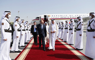 PM Pashinyan arrives in State of Qatar on an official visit