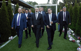 В Армении командный дух и командная логика имеют большое пространство для реального развития, и футбол играет исключительную роль на пути достижения этой  цели: премьер-министр принял участие в мероприятии по случаю 30-летия ФФА