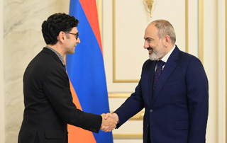 Le Premier ministre a reçu le lauréat du prix Nobel Ardem Patapoutian et lui a décerné l'Ordre de St. Mesrop Mashtots