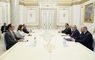 Премьер-министр Пашинян принял новоназначенного руководителя миссии МВФ в Армении