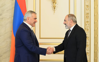 Премьер-министр Пашинян обсудил с Самвелом Карапетяном процесс реализации инвестиционных программ группы компаний “Ташир”
