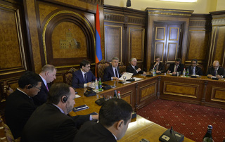 Le Premier ministre par intérim, Karen Karapetyan, a rencontré les ambassadeurs accrédités en Arménie 