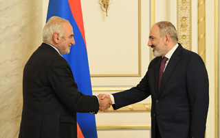 Премьер-министр Пашинян принял французского политического деятеля армянского происхождения Жоржа Кепенекяна