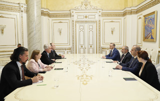 Le Premier ministre Pashinyan reçu le Directeur de la CIA américaine, William Burns