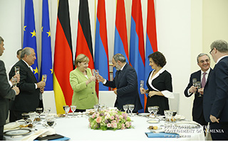 Dîner officiel offert par le Premier ministre Nikol Pashinyan en l'honneur de la Chancelière allemande Angela Merkel