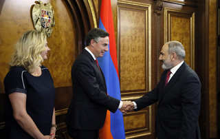 Le Premier ministre Pashinyan a reçu une délégation conduite par le Président de la commission des affaires étrangères du Parlement européen