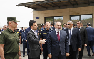 Le Premier ministre Pashinyan prend connaissance des activités du poste de contrôle douanier "Bagratashen" et des réformes prévues