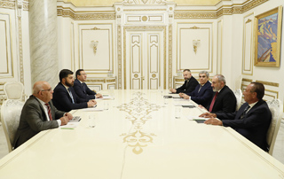 Une séance régulière de l'Assemblée consultative tenue avec la participation du Premier ministre et des dirigeants des forces politiques extra-parlementaires