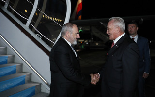 PM Pashinyan arrives in Vladivostok on a working visit