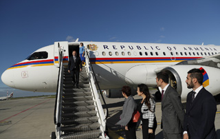 Le Premier ministre Pashinyan arrivé à Prague pour une visite de travail