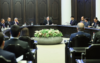 The Government plans to double the salary of contract servicemen who have passed voluntary certification