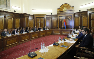 Շարունակվում են առողջության համապարփակ ապահովագրության համակարգի ներդրման շուրջ քննարկումները

