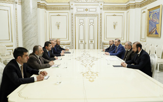 Le Premier ministre a accueilli une délégation conduite par Araik Harutyunyan