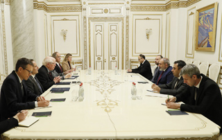 Le Premier ministre Pashinyan a reçu la délégation dirigée par le Président du Partenariat pour la démocratie de la Chambre des représentants des États-Unis