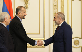 Премьер-министр Пашинян обсудил с министром иностранных дел Ирана повестку двусторонних отношений