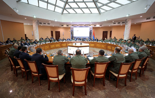 PM Pashinyan chairs consultation at the Ministry of Defense 