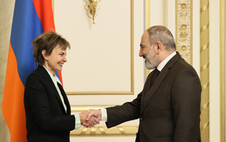 Премьер-министр Пашинян провел встречу с экс-президентом Швейцарии